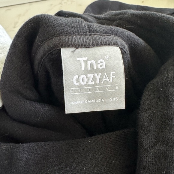 ARITZIA TNA COZY Black Hoodie size XXS - Picture 10 of 11